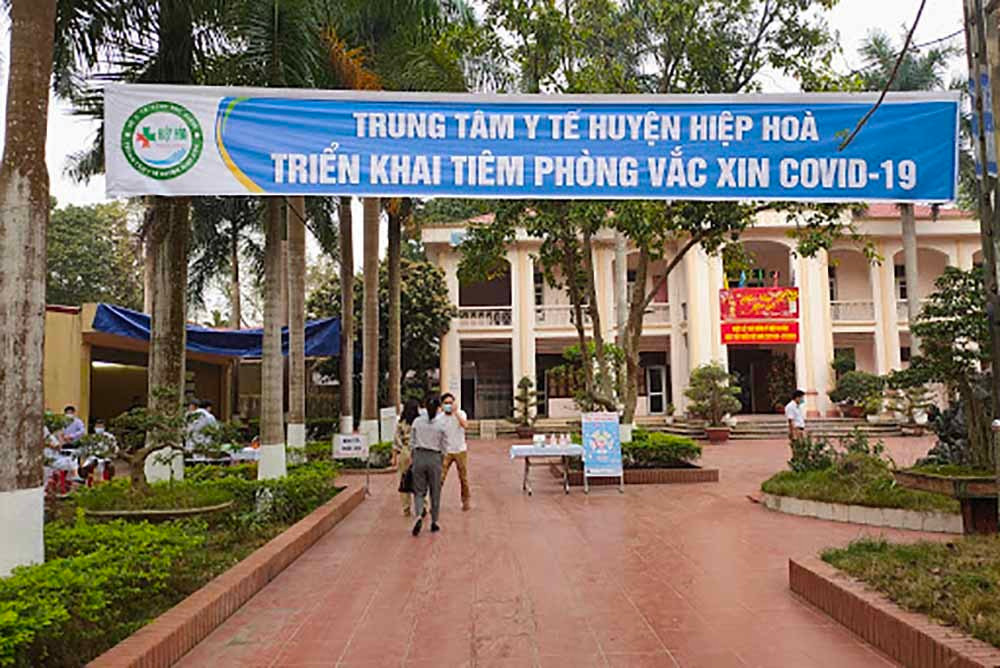 F0 lieu linh treo tuong khu cach ly, mua banh cho nhom ban gai