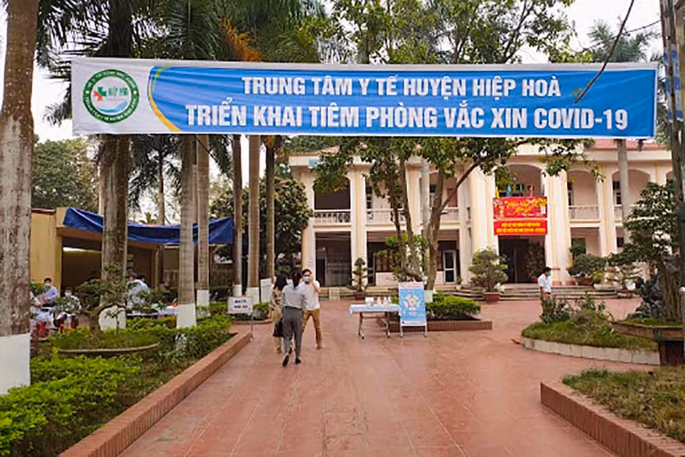 F0 lieu linh treo tuong khu cach ly, mua banh cho nhom ban gai