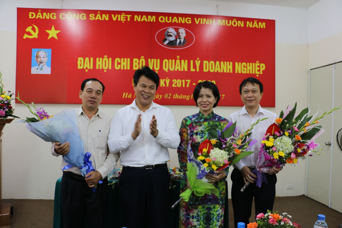 2. Bà Lê Thị Thu Hương, Vụ trưởng Vụ Quản lý doanh nghiệp, Bộ GTVT, Uỷ viên Ủy ban Trung ương MTTQ Việt Nam. 