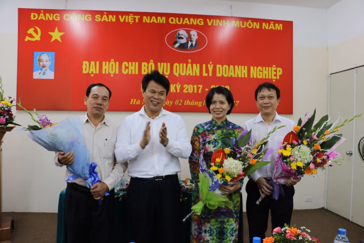 2. Bà Lê Thị Thu Hương, Vụ trưởng Vụ Quản lý doanh nghiệp, Bộ GTVT, Uỷ viên Ủy ban Trung ương MTTQ Việt Nam. 