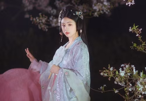 So phan ky la cua my nhan lam hoang hau 1 thang da bi biem lanh cung-Hinh-2