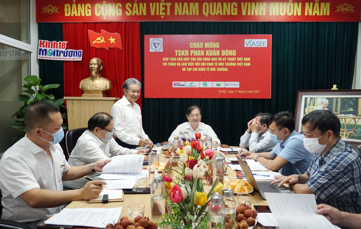 TSKH Phan Xuan Dung lam viec voi TW Hoi Kinh te Moi truong Viet Nam