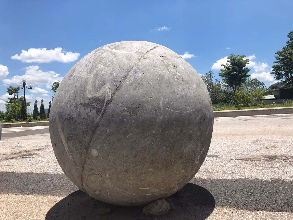 Từ khi dịch chuyển những quả cầu đá này ra khỏi khu vực khán đài B của SVĐ Mỹ Đình. Đội tuyển bóng đá Việt Nam thu được những thành tích rất ấn tượng. Mới đây nhất Đội tuyển bóng đá nam Việt Nam đã lọt vào vòng loạt thứ 3 (vòng loại cuối cùng) để dự World Cup 2022.