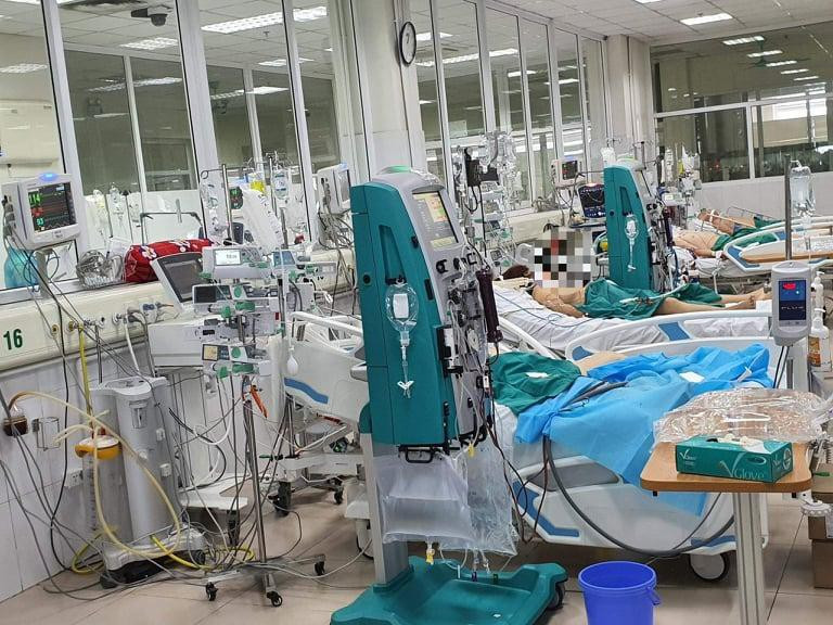  Hai bệnh nhân COVID-19 tử vong: Tiểu ban Điều trị Ban Chỉ đạo Quốc gia phòng, chống dịch COVID-19 thông báo các ca tử vong 63 và 64 là BN12151, nữ, 90 tuổi, có địa chỉ tại huyện Việt Yên, tỉnh Bắc Giang. Bệnh nhân tử vong lúc 3 giờ 44 phút ngày 18/06/2021. BN3866, nam, 67 tuổi, có địa chỉ tại Hà Trung, Thanh Hoá. Tiền sử: Ung thư phế quản (T), di căn xương và màng phổi.