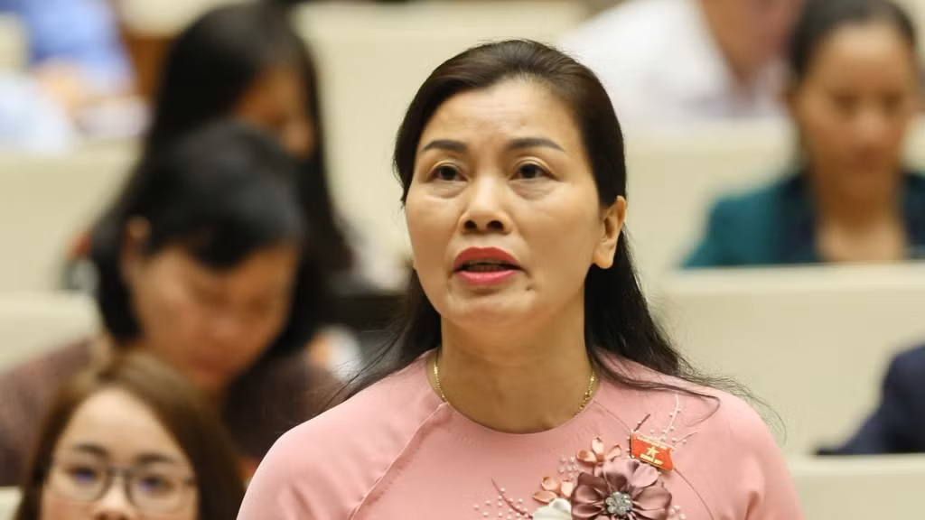 Thiếu tướng Nguyễn Thị Xuân, Ủy viên Thường trực Ủy ban Quốc phòng và An ninh.