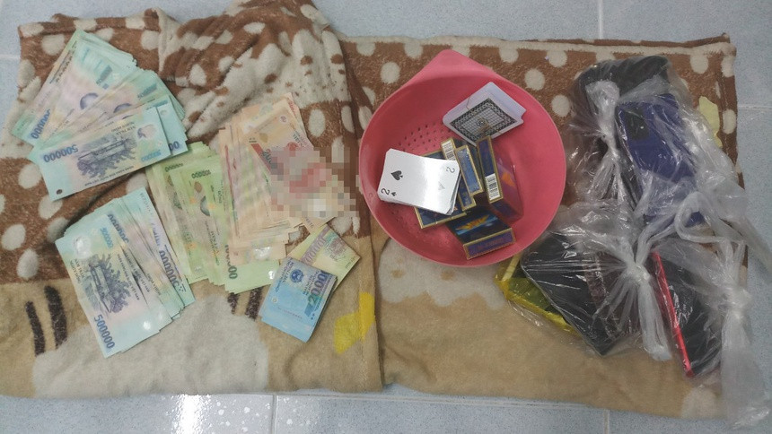 Tin nong ngay 27/6: Chong cu noi ly do dam gay mui dien vien Hoang Yen-Hinh-6