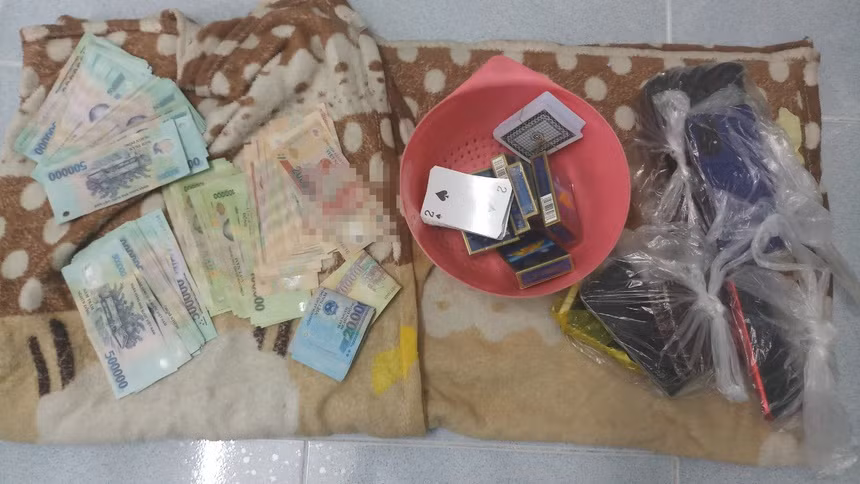 Tin nong ngay 27/6: Chong cu noi ly do dam gay mui dien vien Hoang Yen-Hinh-6