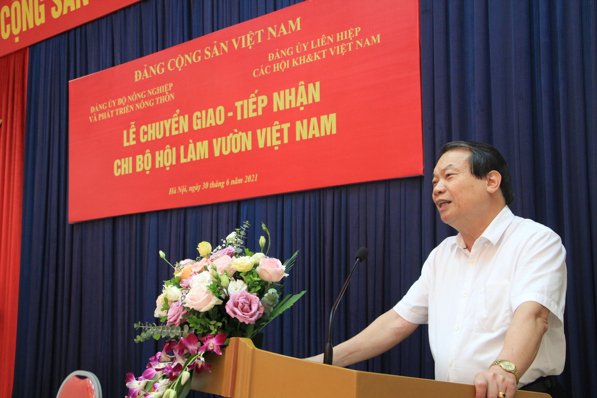 Dang bo VUSTA tiep nhan chi bo Hoi Lam vuon Viet Nam