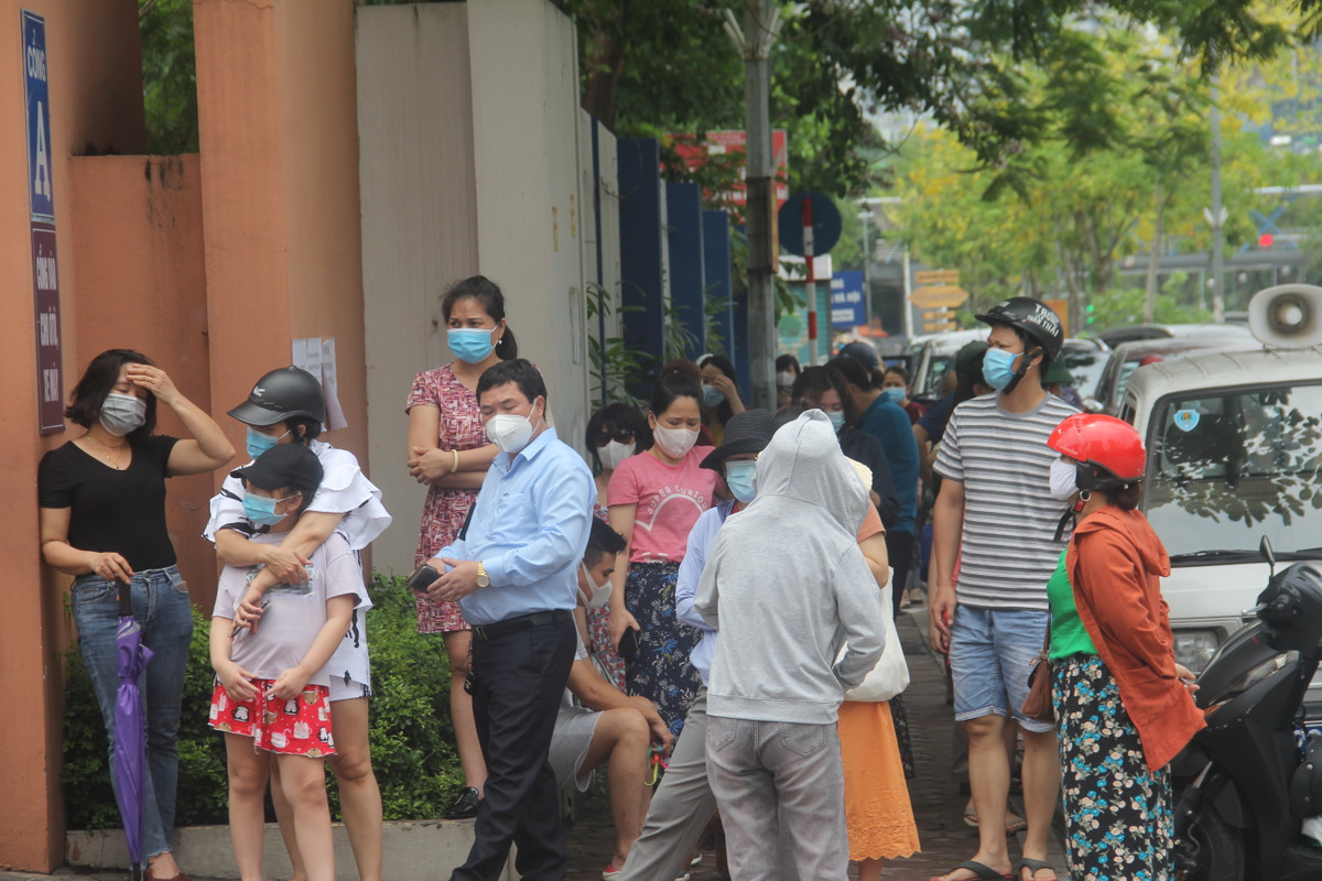 Thi sinh thi vao lop 10 tai Ha Noi tu tin dat diem cao 2 mon dau tien-Hinh-2