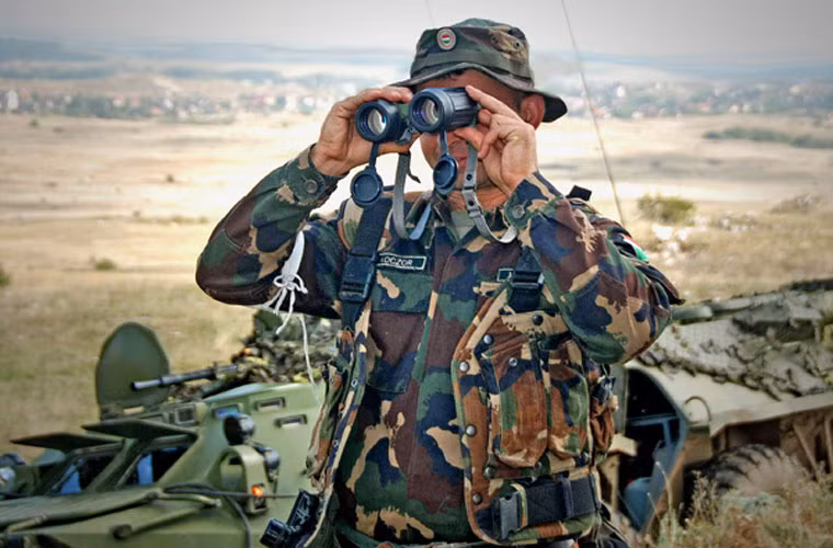 Tuy là đạo quân nhỏ nhưng Hungary gửi rất nhiều binh sĩ ra nước ngoài làm nhiệm vụ giữ gìn hòa bình quốc tế. Hiện Quân đội Hungary có 160 binh sĩ ở Bosnia và Herzegovina, 100 lính ở Afghanistan, 203 lính ở Kosova, 77 lính ở đảo Cyprus và một số nước khác.