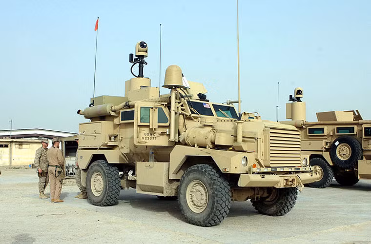 Hungary đang từng bước bổ sung hệ vũ khí phương Tây vào trang bị nước này với việc mua sắm, nhận viện trợ khoảng 200 chiếc xe bọc thép kháng mìn của Mỹ. Tuy nhiên số xe này hiện chủ yếu nằm ở Afghanistan.