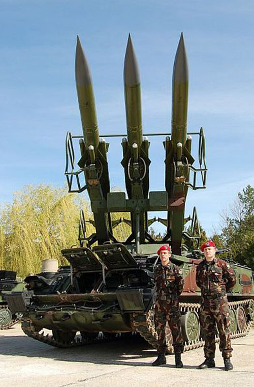 Lực lượng phòng không Hungary chỉ có một lữ đoàn tên lửa mang phiên hiệu 12 được trang bị các tổ hợp tên lửa phòng không 2K12 Kub (NATO định danh là SA-6) và số lượng tên lửa tầm thấp Mistral và radar cảnh giới mọi độ cao 36D6.