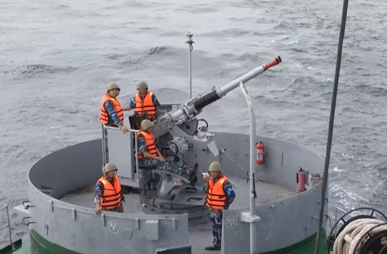 Các khẩu đội chuyển vào cấp 1.