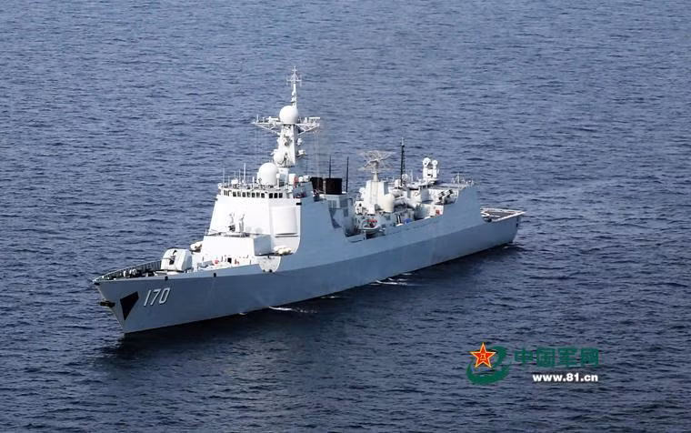 Tàu khu trục tên lửa Type 052C của Trung Quốc tham gia tập trận.