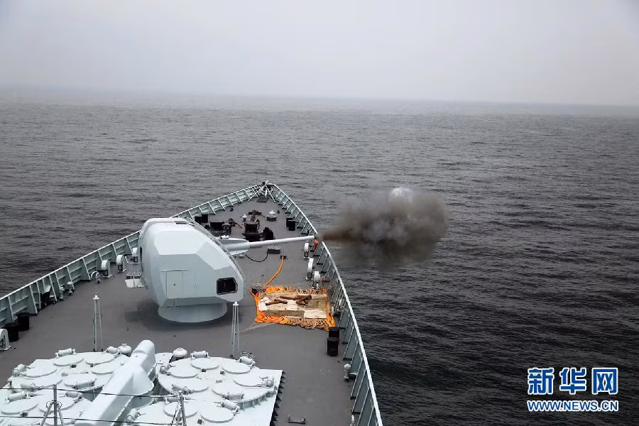 Pháo hạm 100mm trên tàu chiến Trung Quốc khai hỏa.