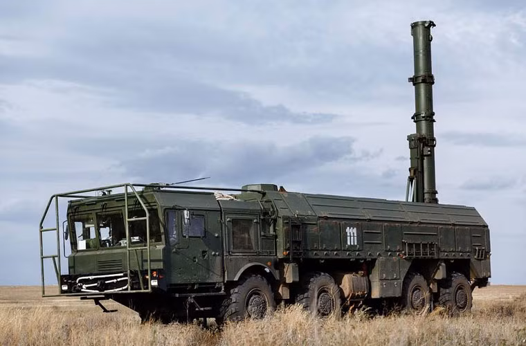 Đặc biệt, Quân đội Nga còn tiến hành thử nhiều vũ khí mới trong cuộc tập trận lớn nhất 2015. Điển hình là việc bắn thử tổ hợp tên lửa hành trình Iskander-K.