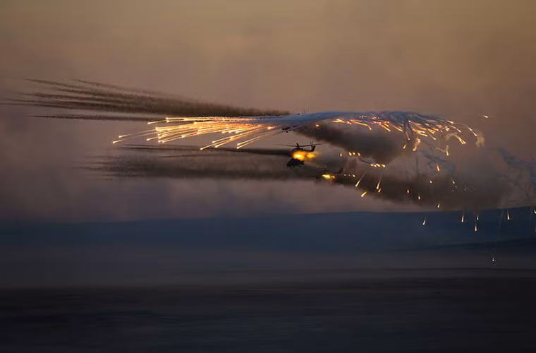 …vừa làm nhiệm vụ chi viện hỏa lực…