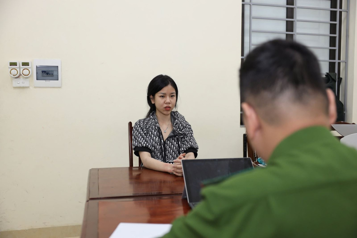 Hưng Yên: Phát hiện nhóm thanh niên đang “thác loạn” tại quán karaoke Hung Yen: Phat hien nhom thanh nien dang “thac loan” tai quan karaoke