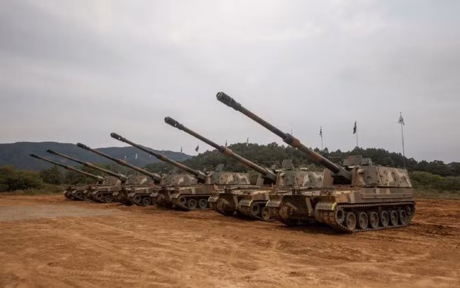 Họ đã nhập khẩu rất nhiều vũ khí tối tân như xe tăng chiến đấu chủ lực Leopard 2A6, hệ thống tên lửa phòng không tầm trung NASAM, tên lửa chống tăng Javelin...