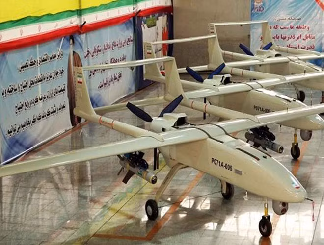 Trong khi đó, quốc gia có kho vũ khí mạnh về UAV cảm tử chính là Iran. Iran đã tìm cách xây dựng lực lượng tác chiến UAV từ thập niên 1980 với nòng cốt là các sản phẩm nội địa.