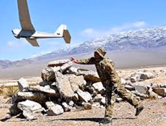 Được camera gắn vào trực tiếp hướng dẫn, chúng phản ứng nhanh hơn và chính xác hơn so với đạn pháo dẫn đường bằng laser.