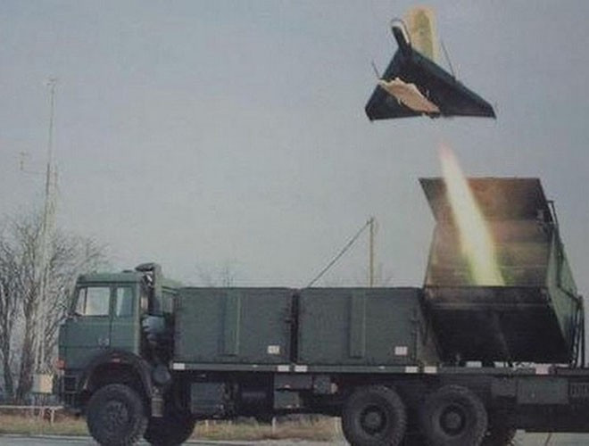 Harpy được tiết lộ cho công chúng vào năm 1990. Thổ Nhĩ Kỳ và Ấn Độ đã mua Harpy vào cuối thập kỷ đó.