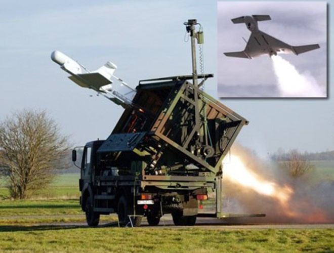 Harop bay trên không nhờ động cơ cánh quạt và có thể thám thính ở độ cao không dễ bị hạ suốt 6 tiếng. Ngay khi mục tiêu bị phát hiện và lựa chọn, UAV lao xuống mục tiêu và nổ tung.