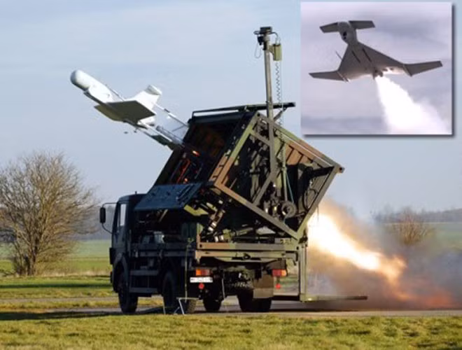 Harop bay trên không nhờ động cơ cánh quạt và có thể thám thính ở độ cao không dễ bị hạ suốt 6 tiếng. Ngay khi mục tiêu bị phát hiện và lựa chọn, UAV lao xuống mục tiêu và nổ tung.