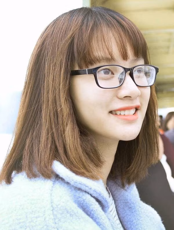 Điểm lại những cựu học sinh của trường cũng thuộc hạng "sắc nước hương trời". Ảnh: FBNV.