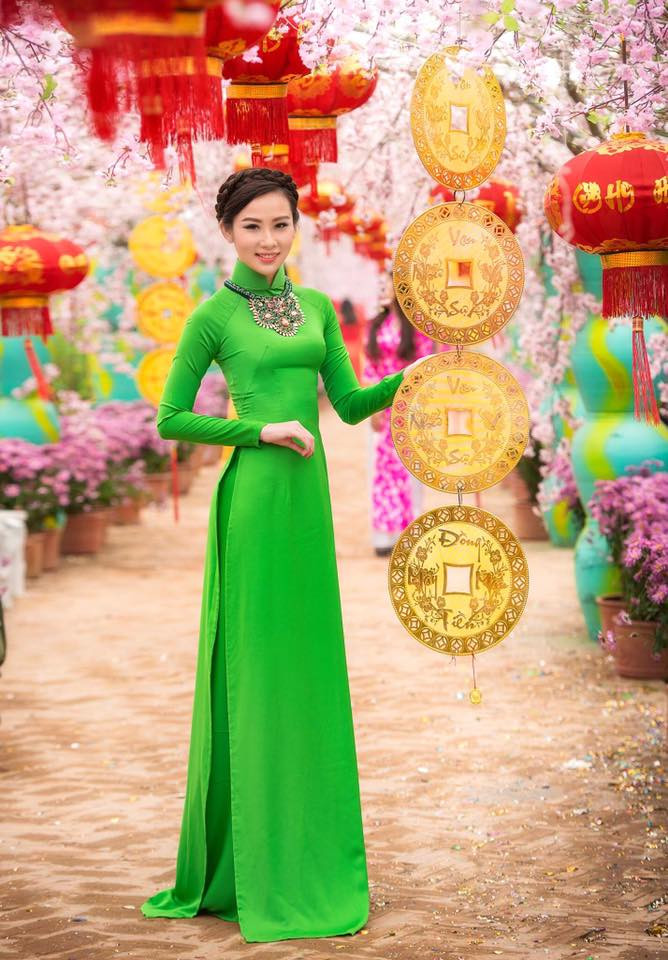 Với nhan sắc xinh đẹp, tính cách nhẹ nhàng cùng chiều cao 1m70, nặng 49kg, số đo ba vòng 82 - 58 - 90, hot girl Nha Trang sinh năm 1993 tạo được nhiều thiện cảm trong lòng người hâm mộ. Ảnh: Le Chi Linh