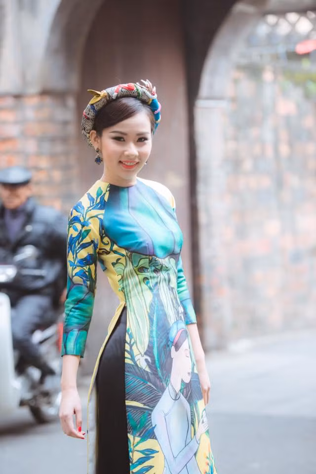 Nhận được sự quan tâm lớn của dân mạng sau 2 cuộc thi người đẹp danh giá nhất Việt Nam. Từng nằm trong danh sách những gương mặt có tiềm năng tại cuộc thi Hoa Hậu Việt Nam và Hoa Hậu Hoàn Vũ 2015, người đẹp Nha Trang, Phương Tiểu Bình đang từng bước khẳng định tên tuổi của cô trên con đường nghệ thuật. Ảnh: Linh Le Chi &amp; Dang Hoan.