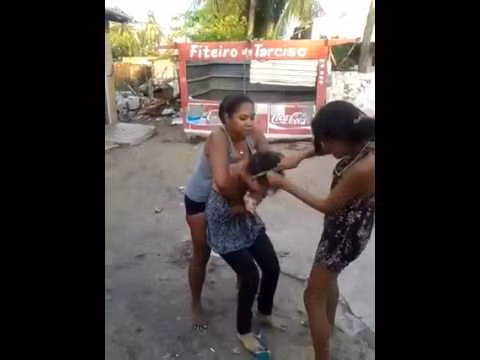 Còn rất nhiều những kiểu đánh ghen tàn độc được chia sẻ trên mạng xã hội như cắt tọc, cạo đầu, tạt axit hủy hoại nhan sắc tình địch. Hậu quả của những hành động này khiến nạn nhân bị tổn hại nặng nề về sức khỏe, tinh thần và danh dự.