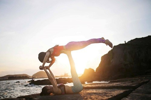 Cô giáo trẻ cho biết lý do chọn biển để thực hiện bộ ảnh, bởi vì trong yoga ảnh đẹp là lúc hoàng hôn hoặc bình minh gợi cho con người khi nhìn vào bức ảnh mang cảm giác tỉnh tâm hơn. Mỗi hình ảnh đủ tầm nhìn, không quá sáng và quá tối rất phù hợp tập luyện yoga.