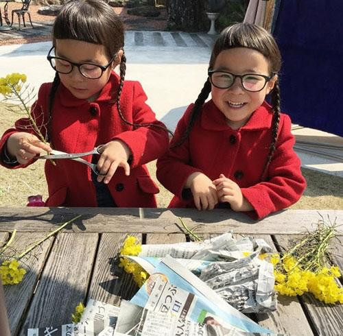 Chắc hẳn trong tương lai, đôi song sinh cực dễ thương sẽ còn ghi được nhiều dấu ấn hơn trong lòng người hâm mộ.