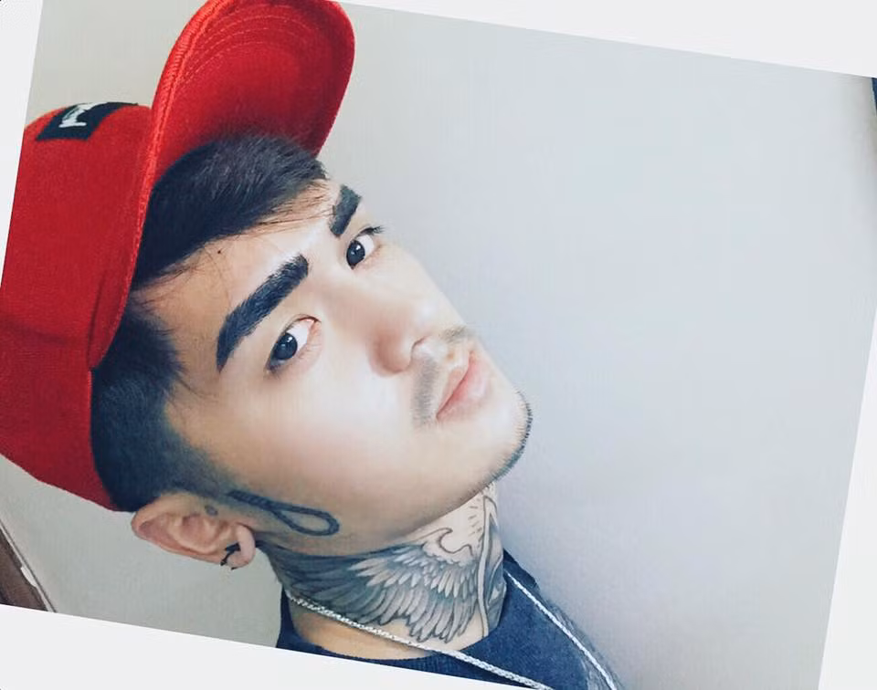 Ngoài làm thợ xăm thì với lợi thế chiều cao 1m85 và thân hình đẹp, Bùi Tùng còn theo đuổi công việc của một người mẫu tự do. Anh cũng vừa tham gia tranh tài ở cuộc thi Vietnam Next Top Model. Khác với hot boy xăm trổ Hoàng Anh, Bùi Tùng từ trước đến nay cũng không có nhiều phát ngôn, lời tuyên bố gây sốc, hoặc gây tranh cãi nhiều trên mạng. Anh chàng này chủ yếu tập trung vào công việc của mình và thường chỉ chia sẻ ảnh "tự sướng" của bản thân và ảnh chụp cho khách hàng lên mạng.