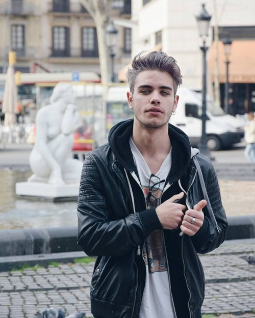 Luôn xuất hiện với khuôn mặt cuốn hút, lạnh lùng và vô cùng lãng tử, chàng siêu mẫu đẹp trai này đang khiến hàng vạn cô gái trên khắp hành tinh phát sốt vì "mong nhớ". Ảnh: Nguồn Internet/ Daily Mail.