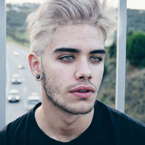 Sau khi các bức ảnh của David Carrera được đăng tải trên mạng xã hội, đã có 1000 lượt chia sẻ. Trang Instagram của Carrera bất ngờ tăng lên đến gần 30.000 người theo. Ảnh: Nguồn Internet/ Daily Mail.