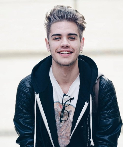 Nụ cười của hot boy người Tây Ban Nha làm tan chảy mọi trái tim của các fan hâm mộ nữ. Khi quan sát trực diện, và nhất là khi mỉm cười, tin chắc rằng rất nhiều người có thể hiểu lầm David Carrera chính là Justin. Ảnh: Nguồn Internet/ Daily Mail.