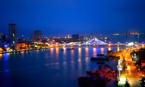 Trang TripAdvisor của Mỹ đánh giá thành phố biển Đà Nẵng là một trong những điểm du lịch hút khách nhất thế giới.