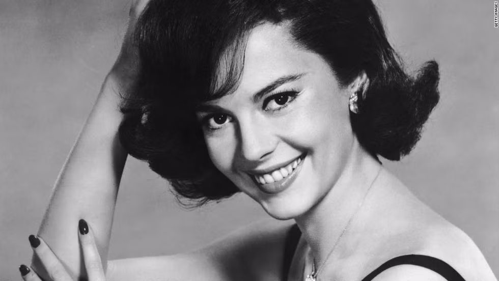 Bi kịch xảy ra vào sáng ngày 28/11/1981, thi thể của Natalie Wood được phát hiện trôi lềnh bềnh gần Catalina. Trước khi qua đời một cách bí ẩn, tối hôm trước, người ta vẫn nhìn thấy cô ở trên tàu cùng với chồng và người bạn - diễn viên Christopher Walken.