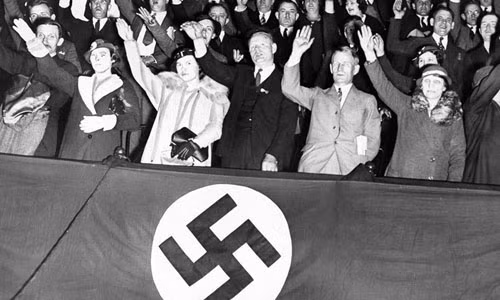 Tổ chức trên - gồm cả công dân Đức và người Mỹ gốc Đức, lớn tiếng cổ xúy cho “sự nghiệp Quốc xã”, tiến hành các cuộc tuần hành và sử dụng cờ chữ thập ngoặc của phát xít Đức.