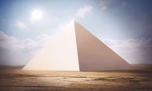 Theo các ghi chép, người Ai Cập cổ đại từng gọi đại kim tự tháp Giza là Ikhet" có nghĩa "Nguồn sáng rực rỡ".