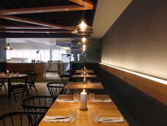 Damansara Heights, Kuala Lumpur, Malaysia: thuộc khu vực ngoại ô của Kuala Lumpur nhưng khu phố này không hề nhàm chán. Tại đây tập trung nhiều nhà hàng rộng lớn, hiện đại tạo cảm giác như đang ở giữa trung tâm thành phố.