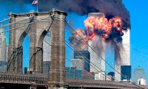 Vụ tấn công khủng bố đầu tiên xảy ra ngày 11/9/2001 là chuyến bay 11 của hãng American Airlines đâm vào Tòa tháp Bắc của Trung tâm thương mại thế giới WTC lúc 8h46 giờ địa phương.