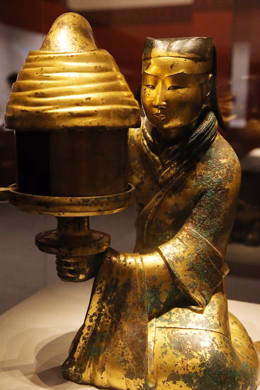 Cận cảnh một bức tượng quý giá còn khá nguyên vẹn sau nhiều thế kỷ.