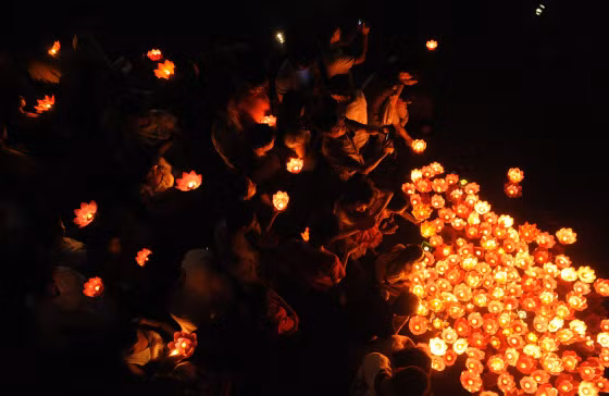 Người Trung Quốc còn tổ chức một số hoạt động hấp dẫn như thả đèn lồng, trả lời câu đố... trong thời gian diễn ra Tết Trung thu.