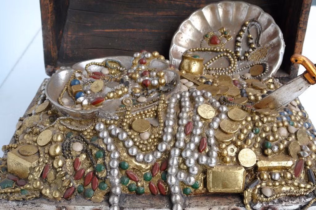 Trong số những người truy tìm kho báu của Levasseur, Reginald Herbert Cruise-Wilkins dành cả đời săn lùng khối của cải khổng lồ trên trong suốt 27 năm và chỉ dừng lại khi qua đời năm 1977.