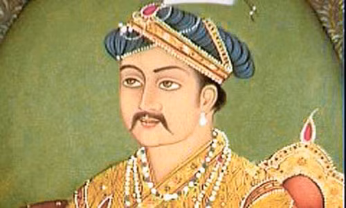 Theo phóng viên Chris Matthews của Fortune, GDP theo đầu người của Ấn Độ dưới thời vua Akbar trị vì ngang ngửa so với thời Elizabeth của Anh.