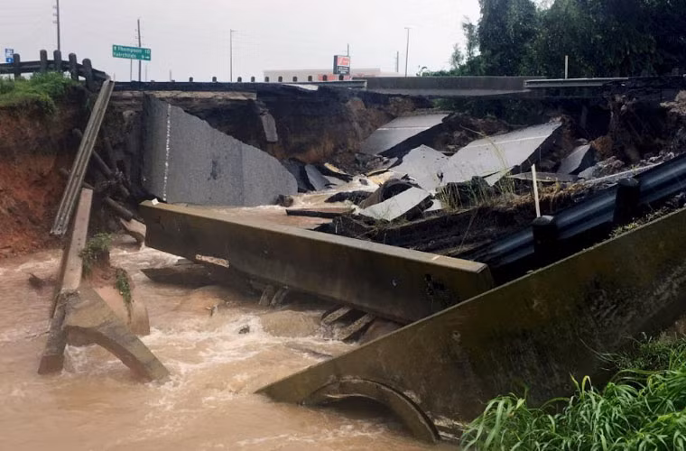 Mỗi đại dương lớn trên thế giới sẽ có các danh sách tên bão cho riêng mình. Tổ chức Khí tượng Thế giới có 6 danh sách để đặt tên các cơn bão.