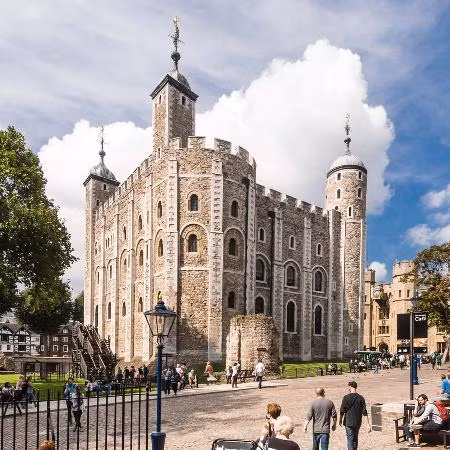 Một câu chuyện bí ẩn không kém phần rùng rợn ở Tháp London xảy ra vào một ngày đông lạnh giá năm 1957.